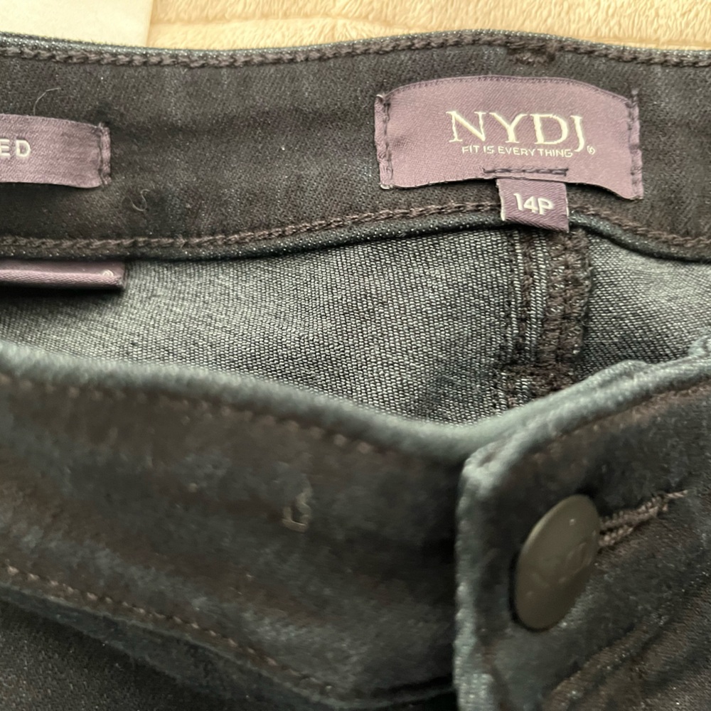 NYDJ black jeans/new with tags/EMMA-Relaxed Slender